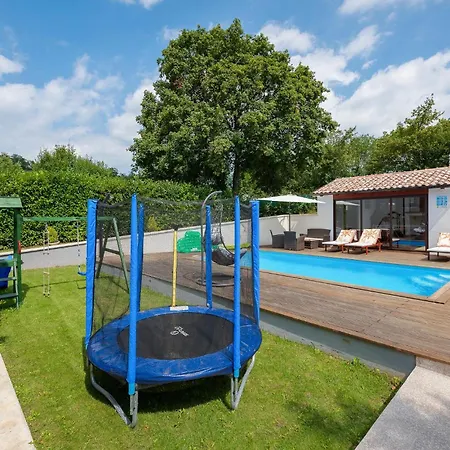 Amazing In Feriehus Pazin